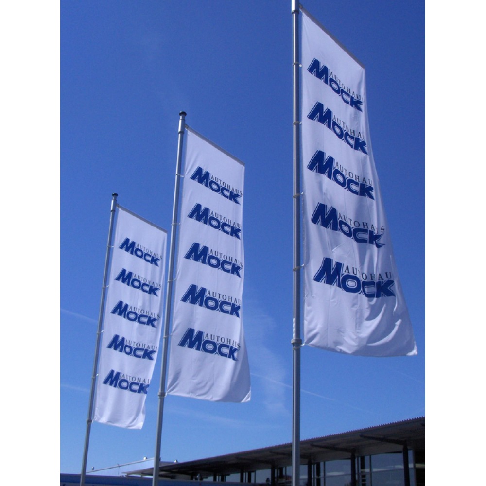 Anwendungsbeispiel: Modelle im Hochformat mit Hohlsaum für Ausleger